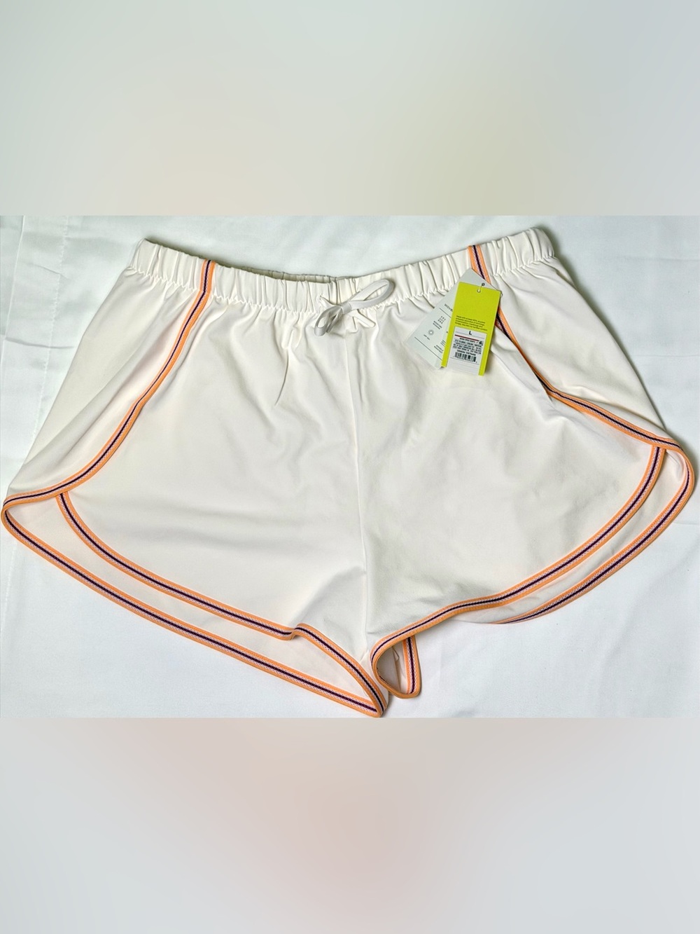 Women's Woven Pop Trim Shorts 3" - All In Motion Cream L - Picture 1 of 5